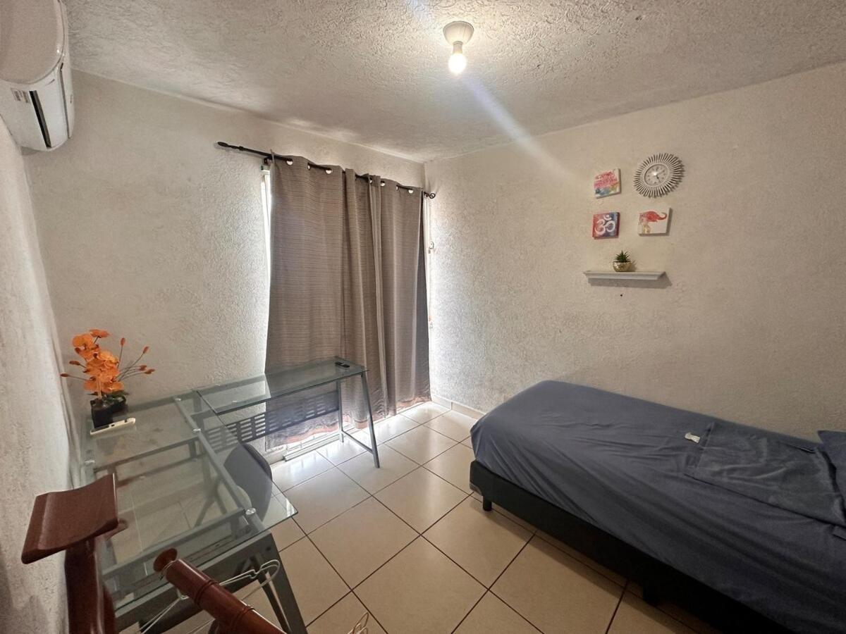 Casa Por Aeropuerto, Zona Industrial Y Hospitales *